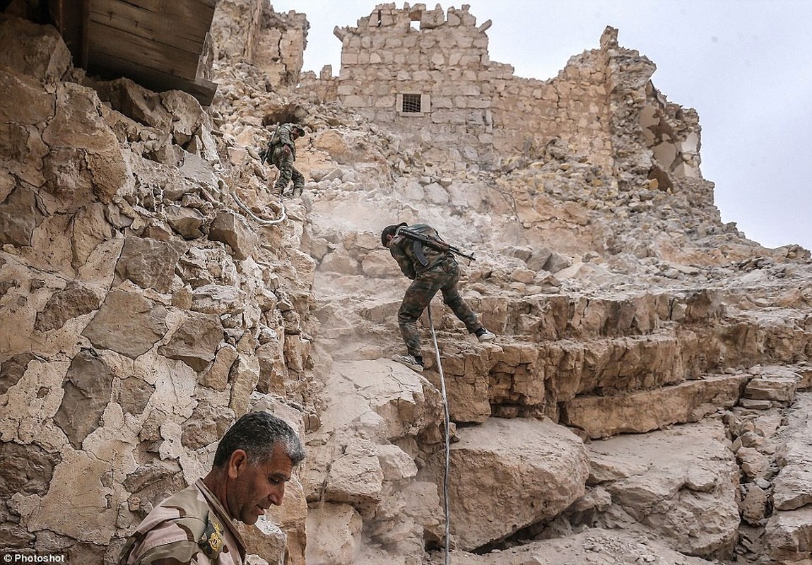 Thich thu hinh anh linh Syria choi bong o Palmyra-Hinh-6